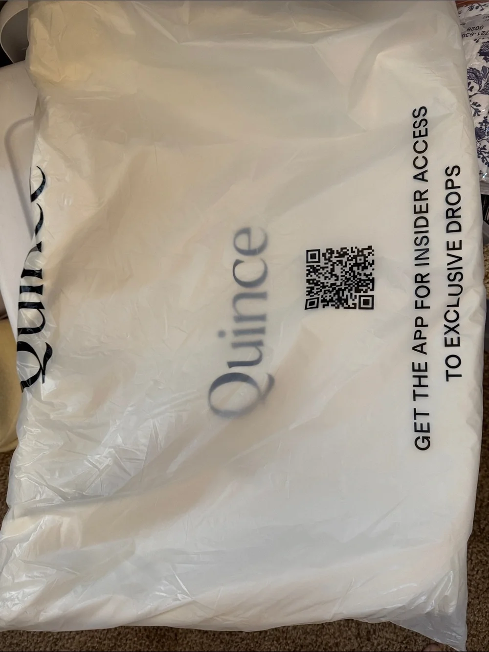 NWT Quince Every Day Neoprene Duffel Bag HUGE with dust bag